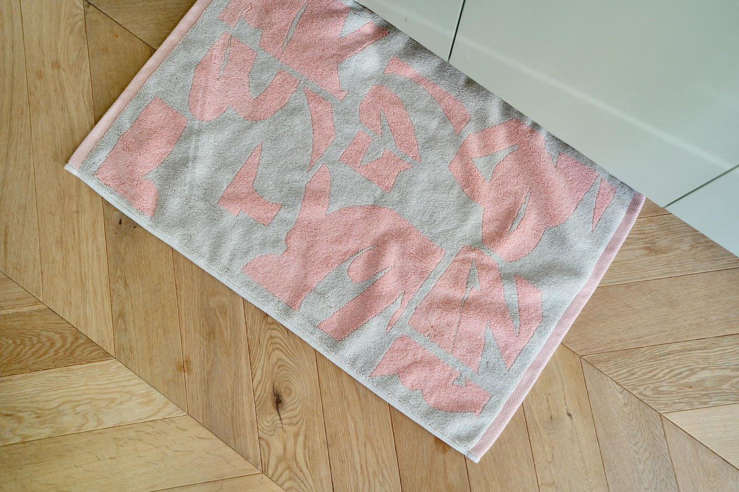 BATH MAT:Sillage