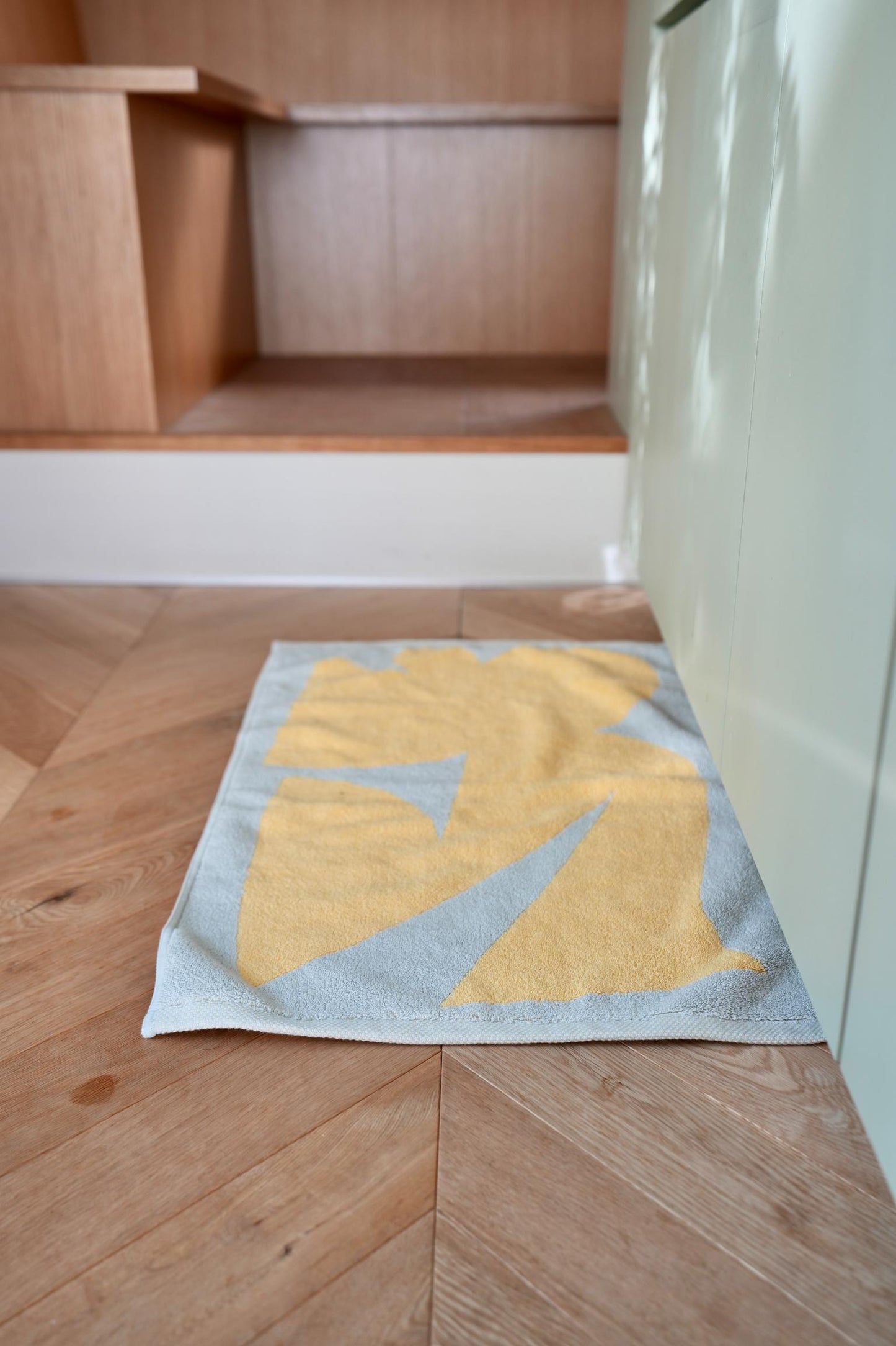 BATH MAT:Giving