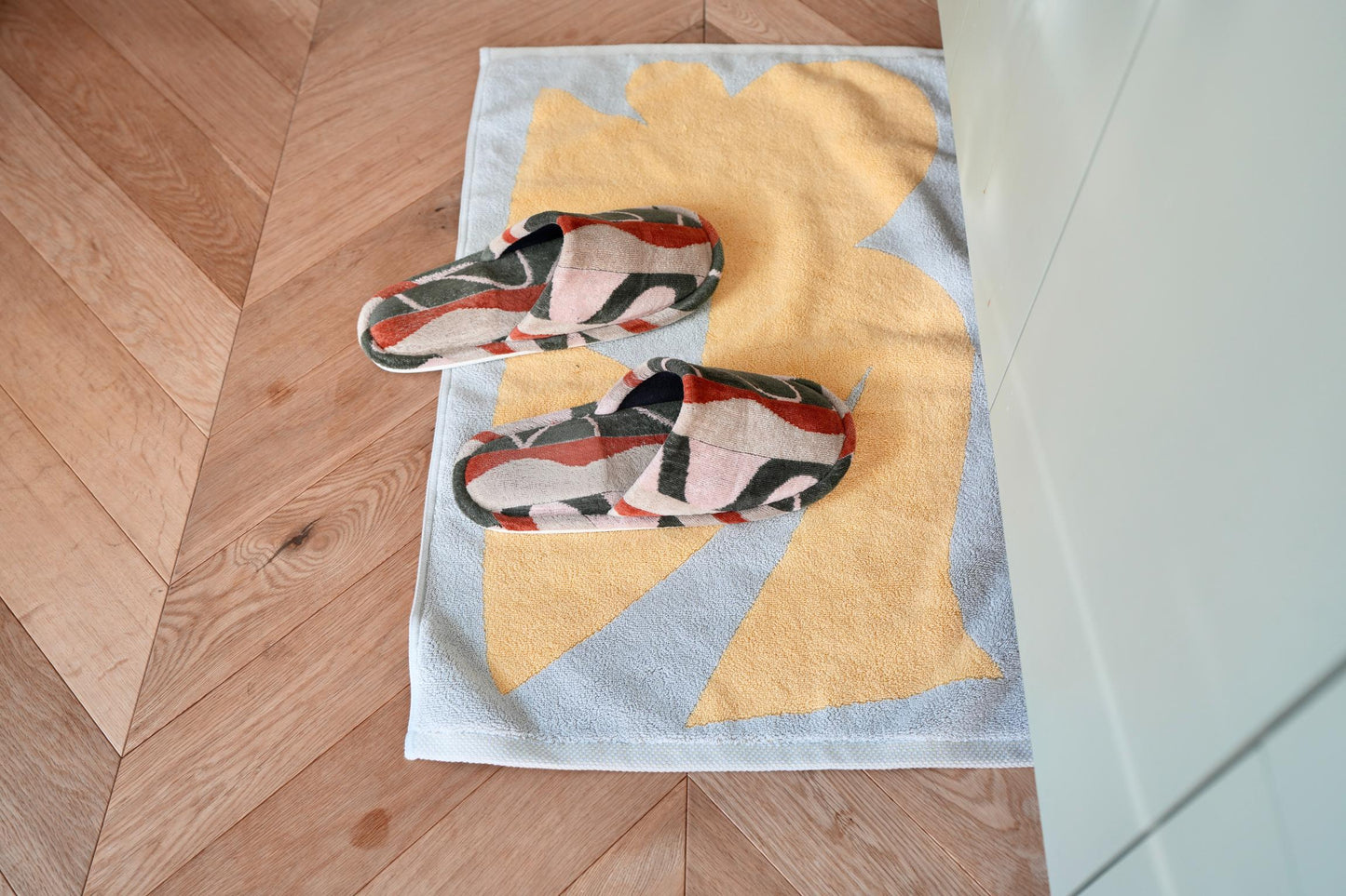 BATH MAT:Giving