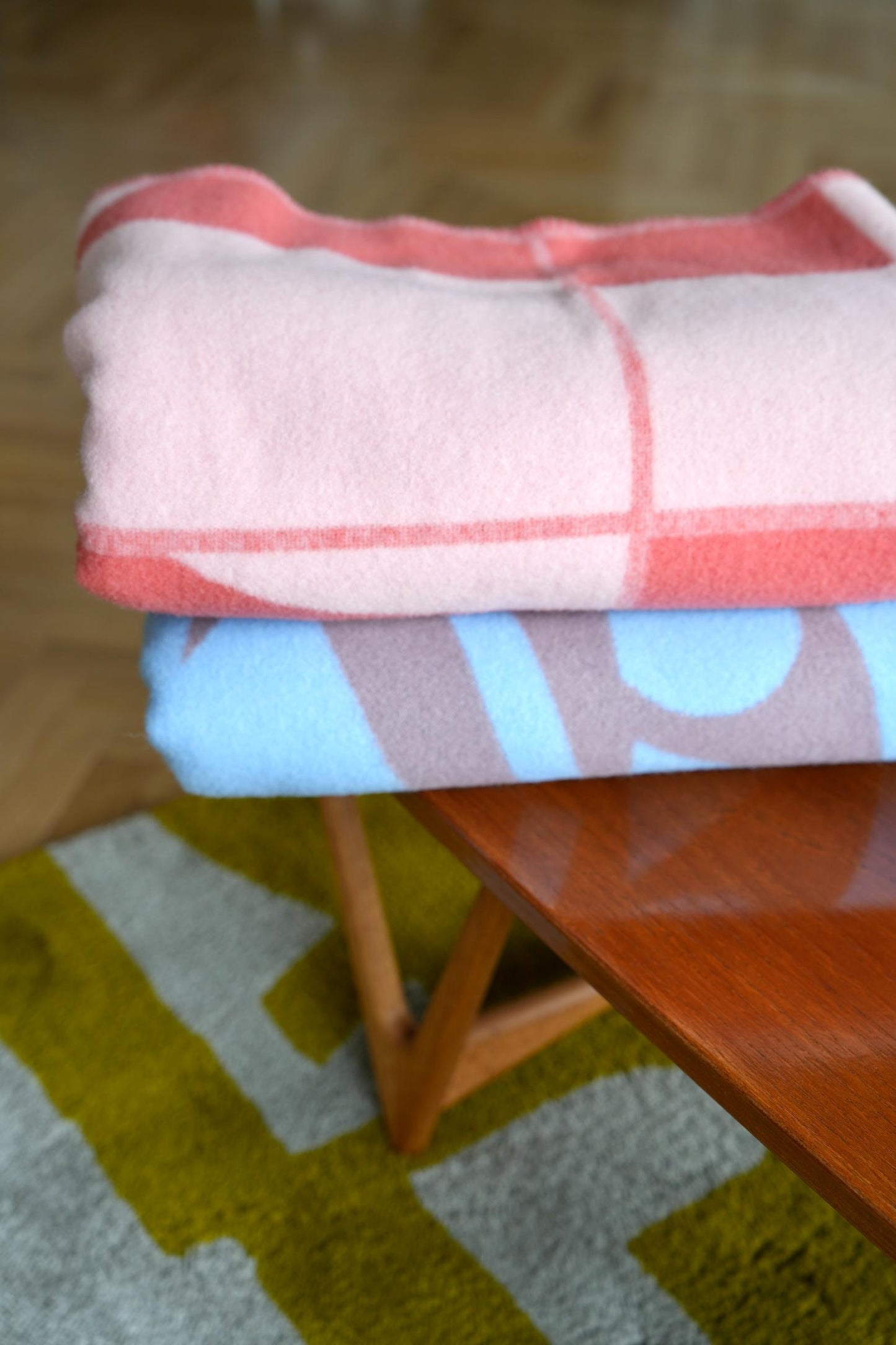 WOOL BLANKET:Pieces of home