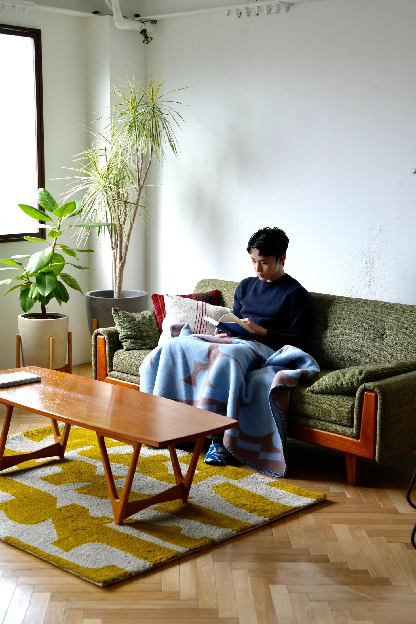 WOOL BLANKET:Giving