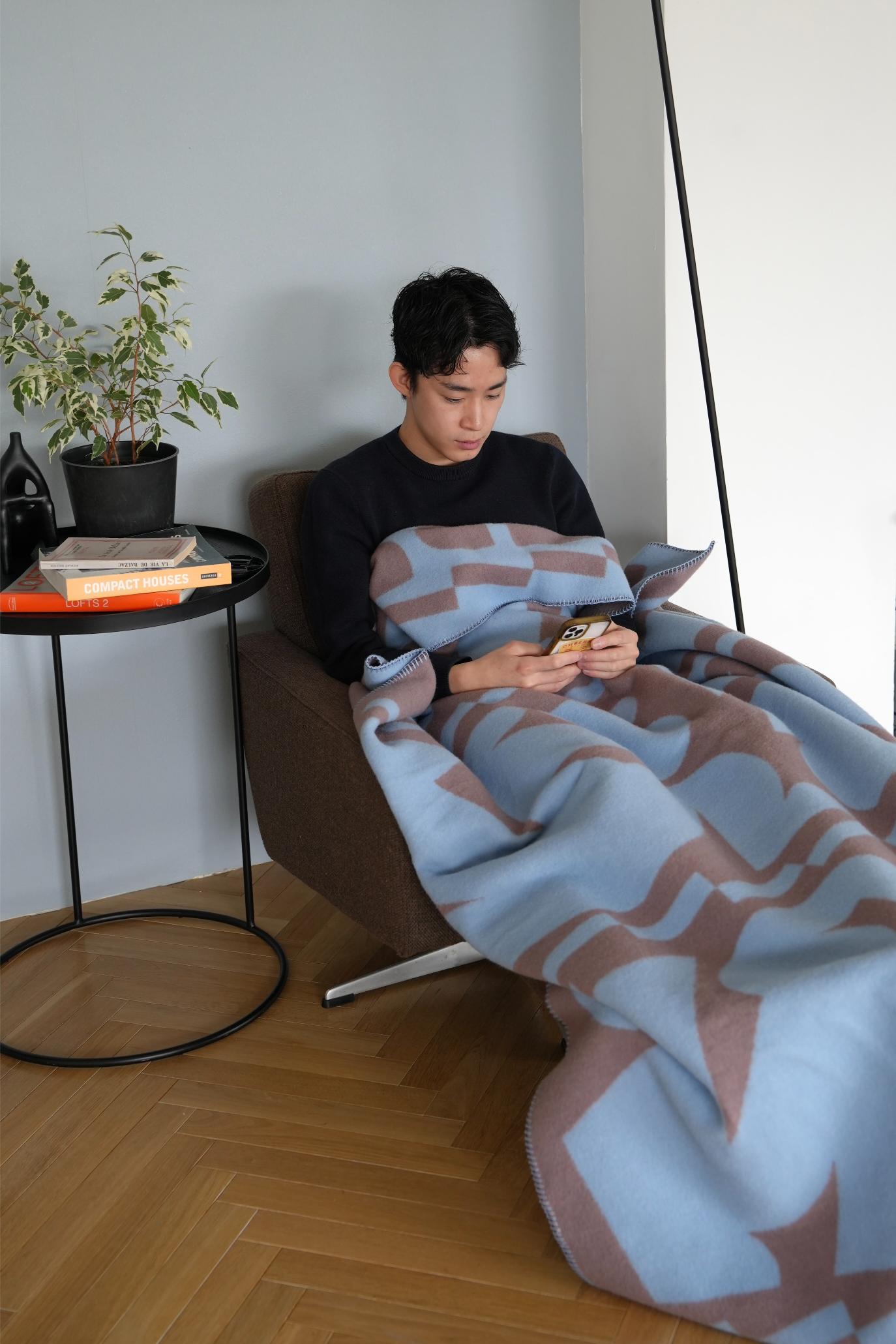 WOOL BLANKET:Giving