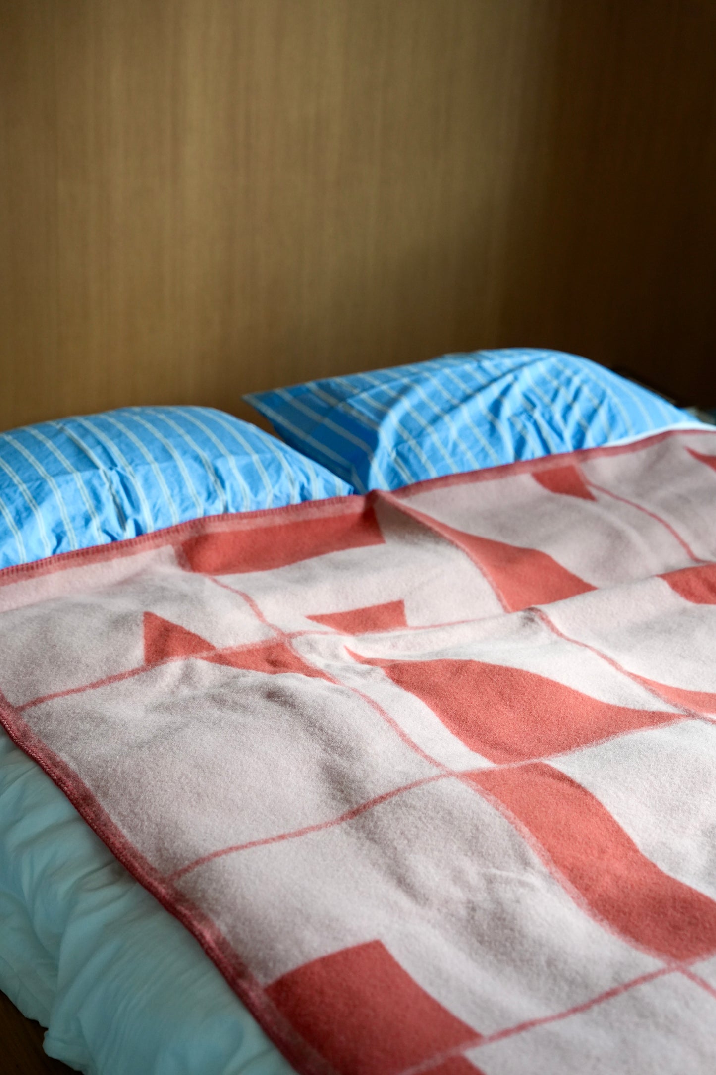 WOOL BLANKET:Pieces of home