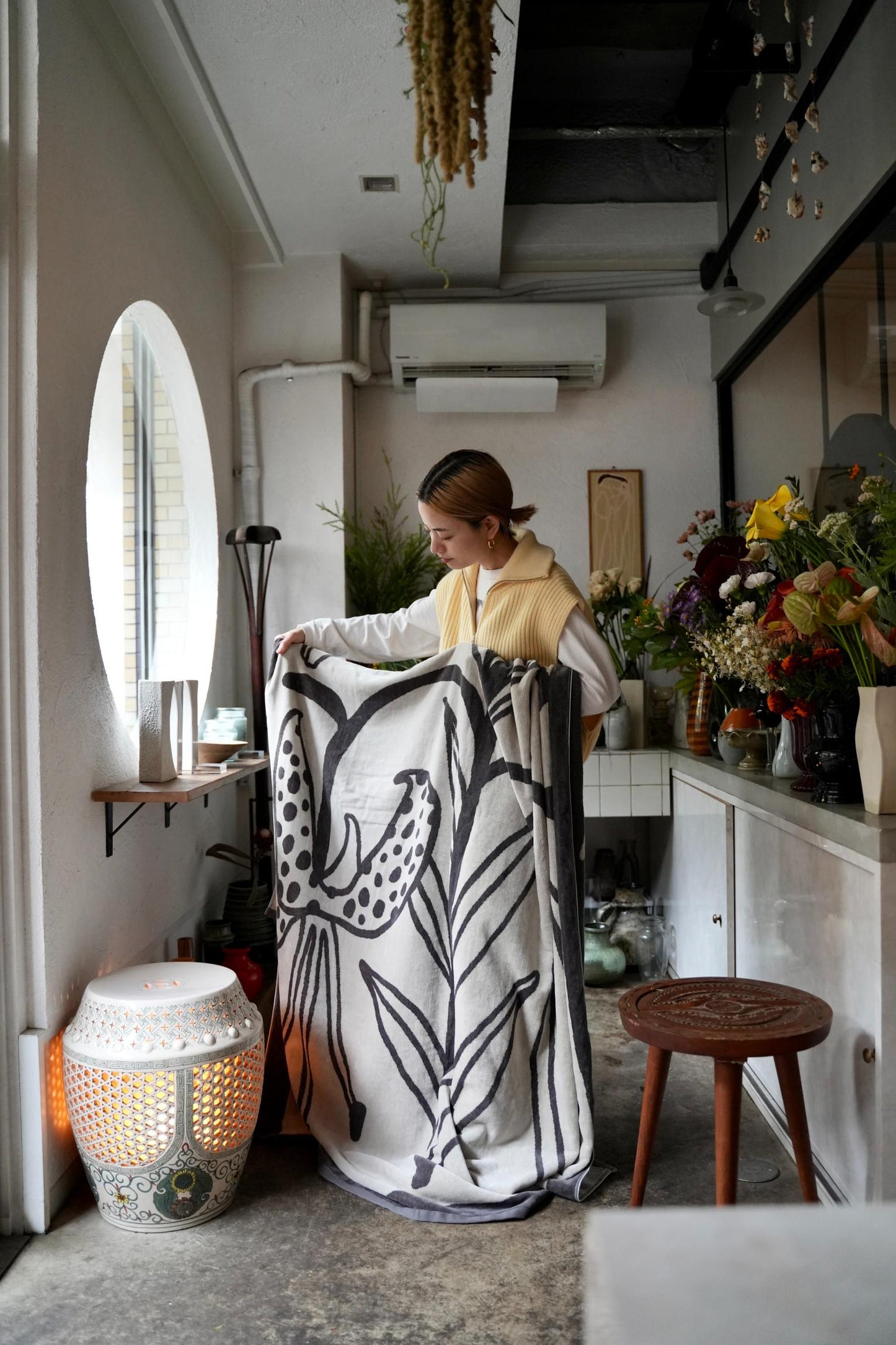 BED THROW BLANKET:Tiger Lily by whole