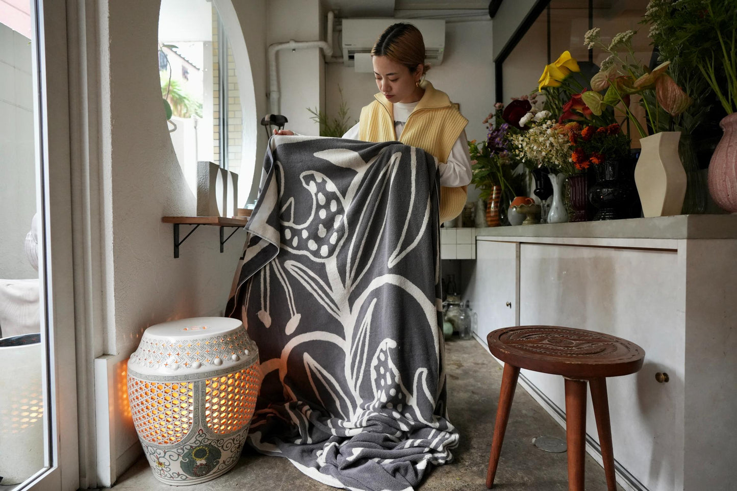 BED THROW BLANKET:Tiger Lily by whole