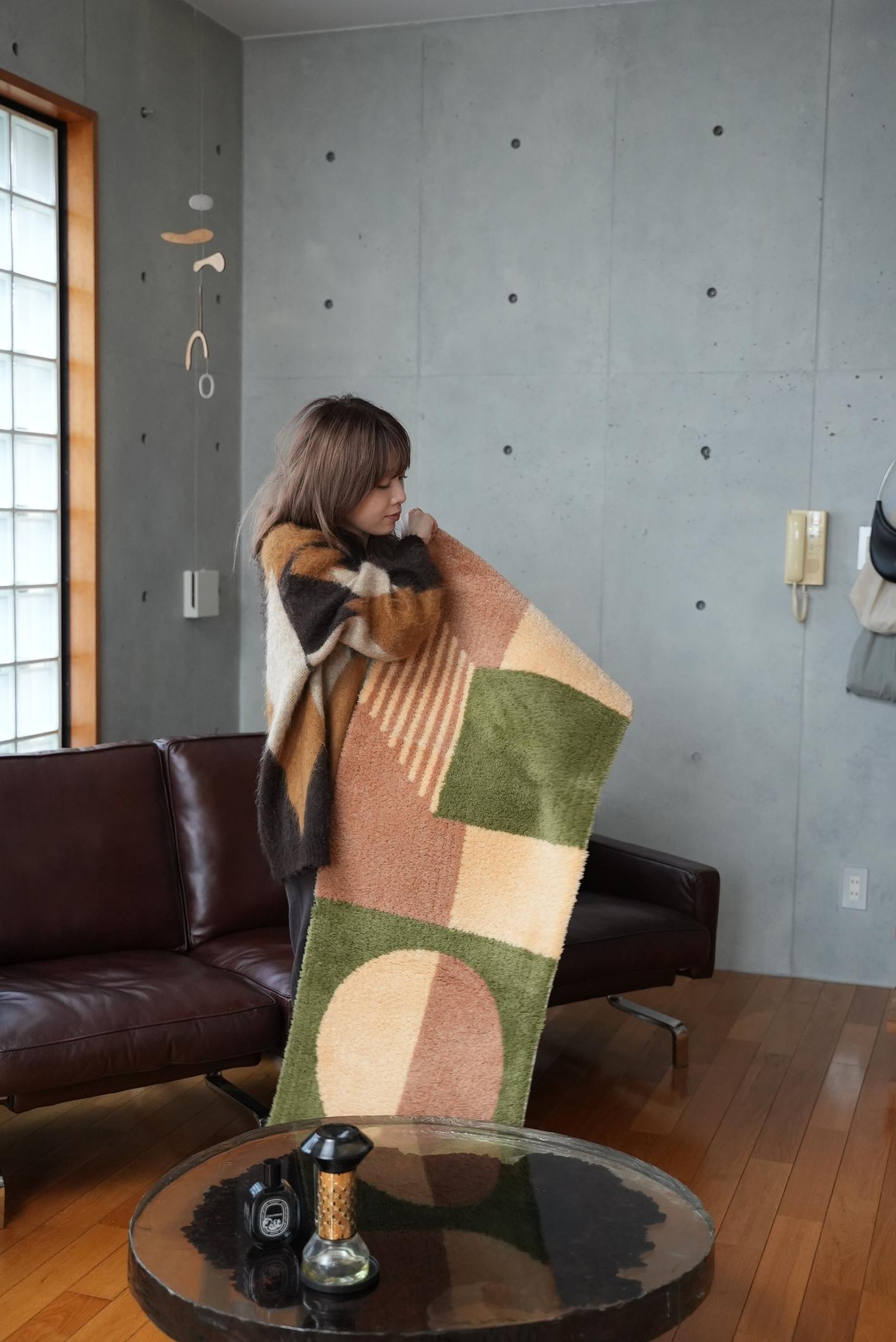 RUG【M】:Contrast