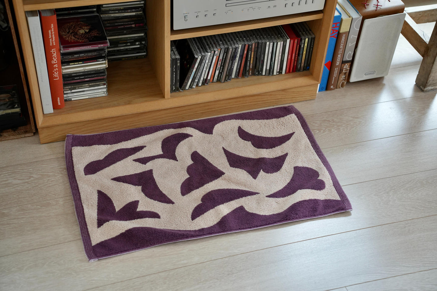 BATH MAT: Dancing flower