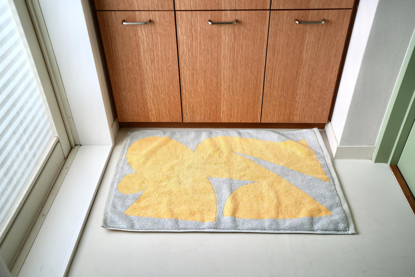 BATH MAT:Giving