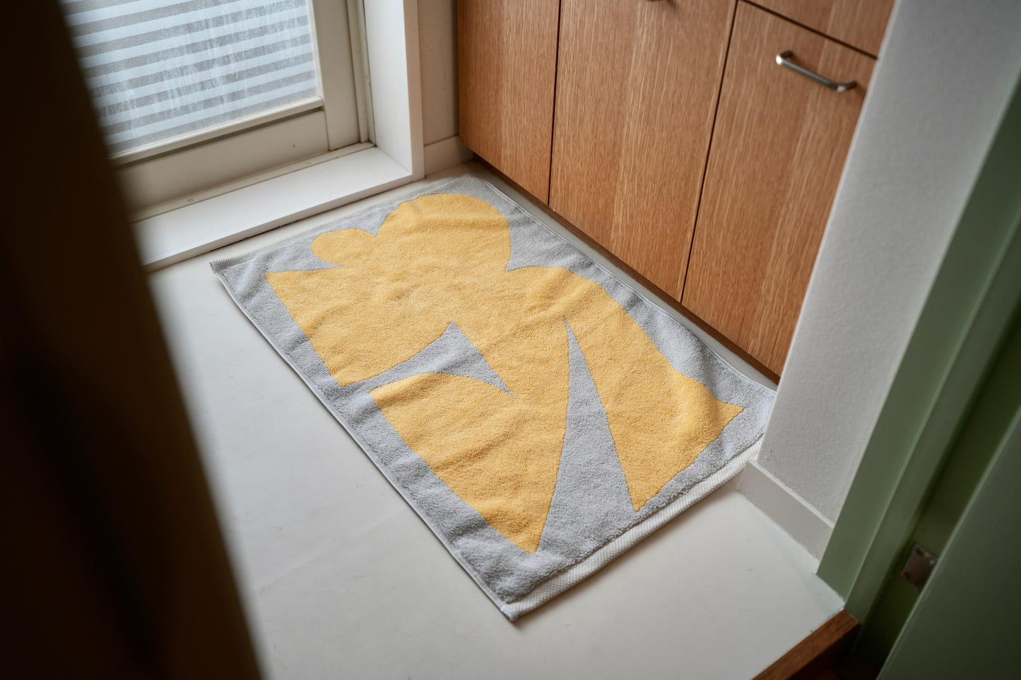BATH MAT:Giving
