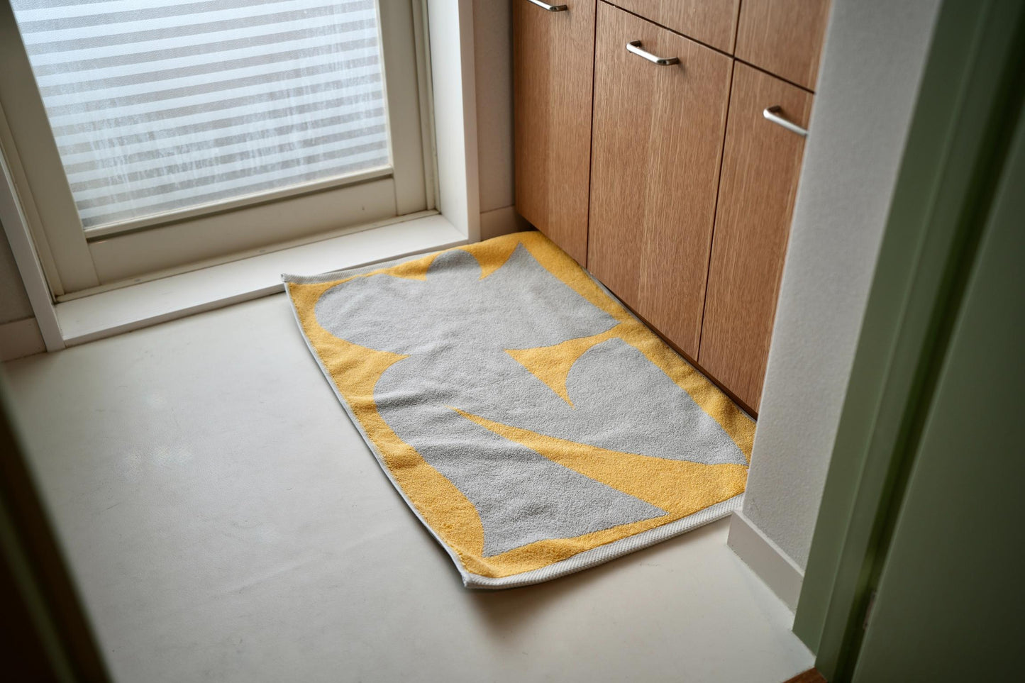 BATH MAT:Giving