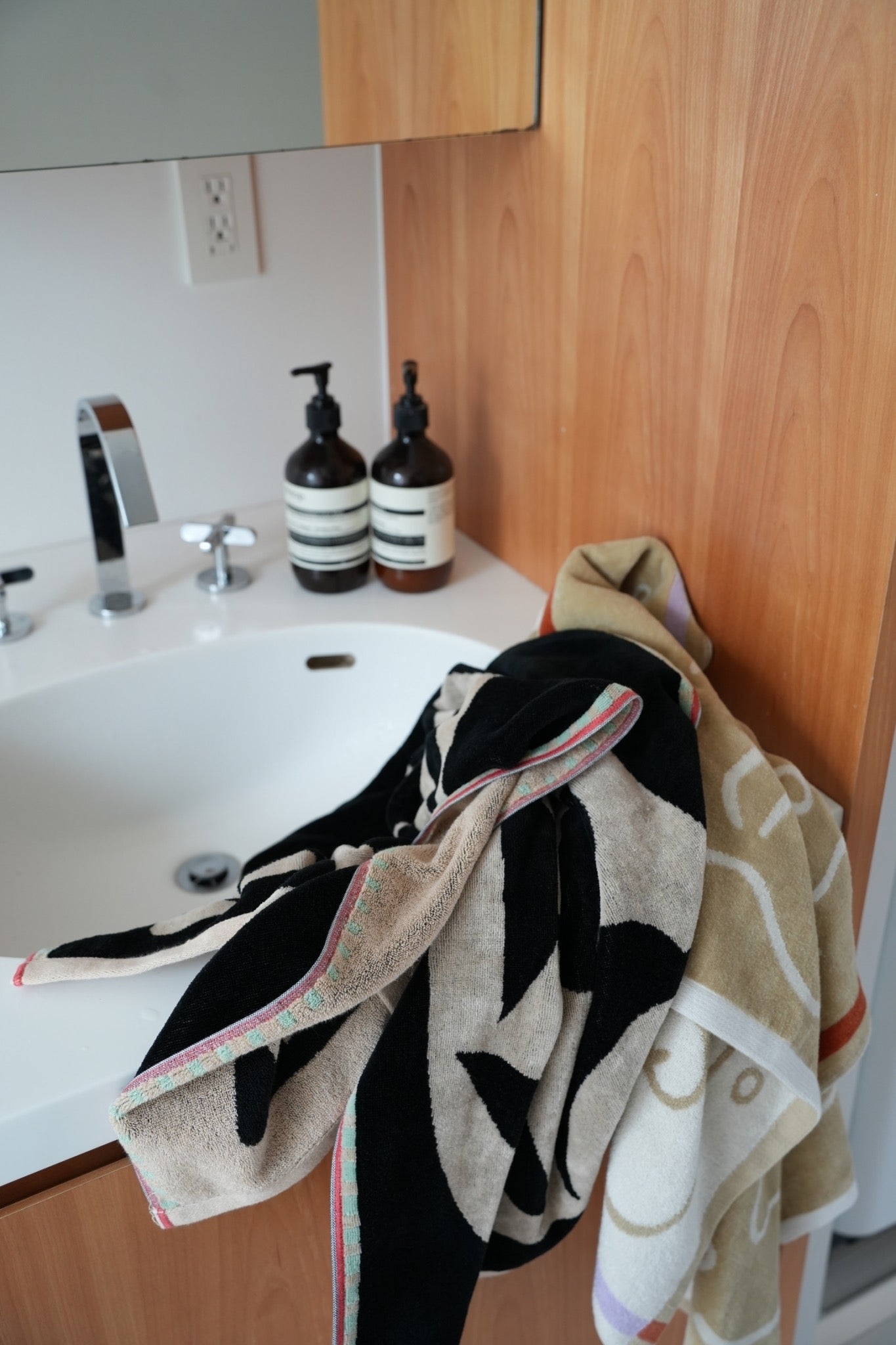 BATH TOWEL : Waltz of the flowers