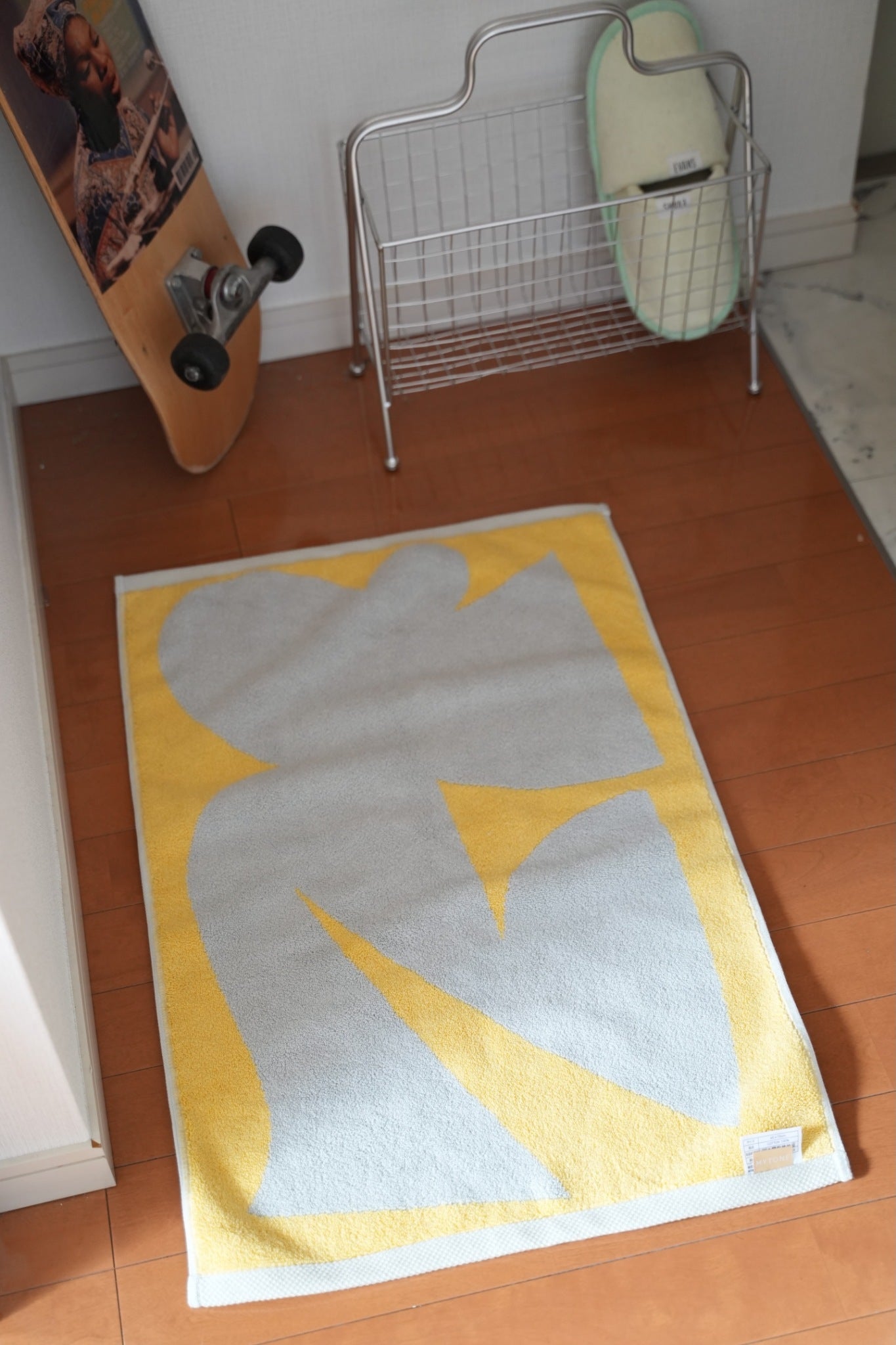 BATH MAT:Giving