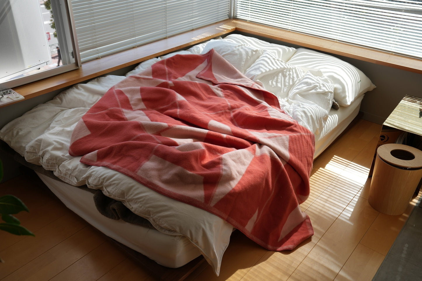 WOOL BLANKET:Pieces of home