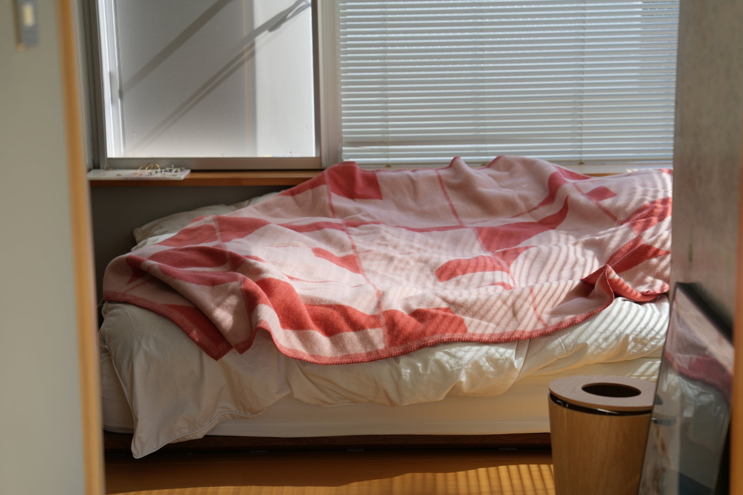 WOOL BLANKET:Pieces of home