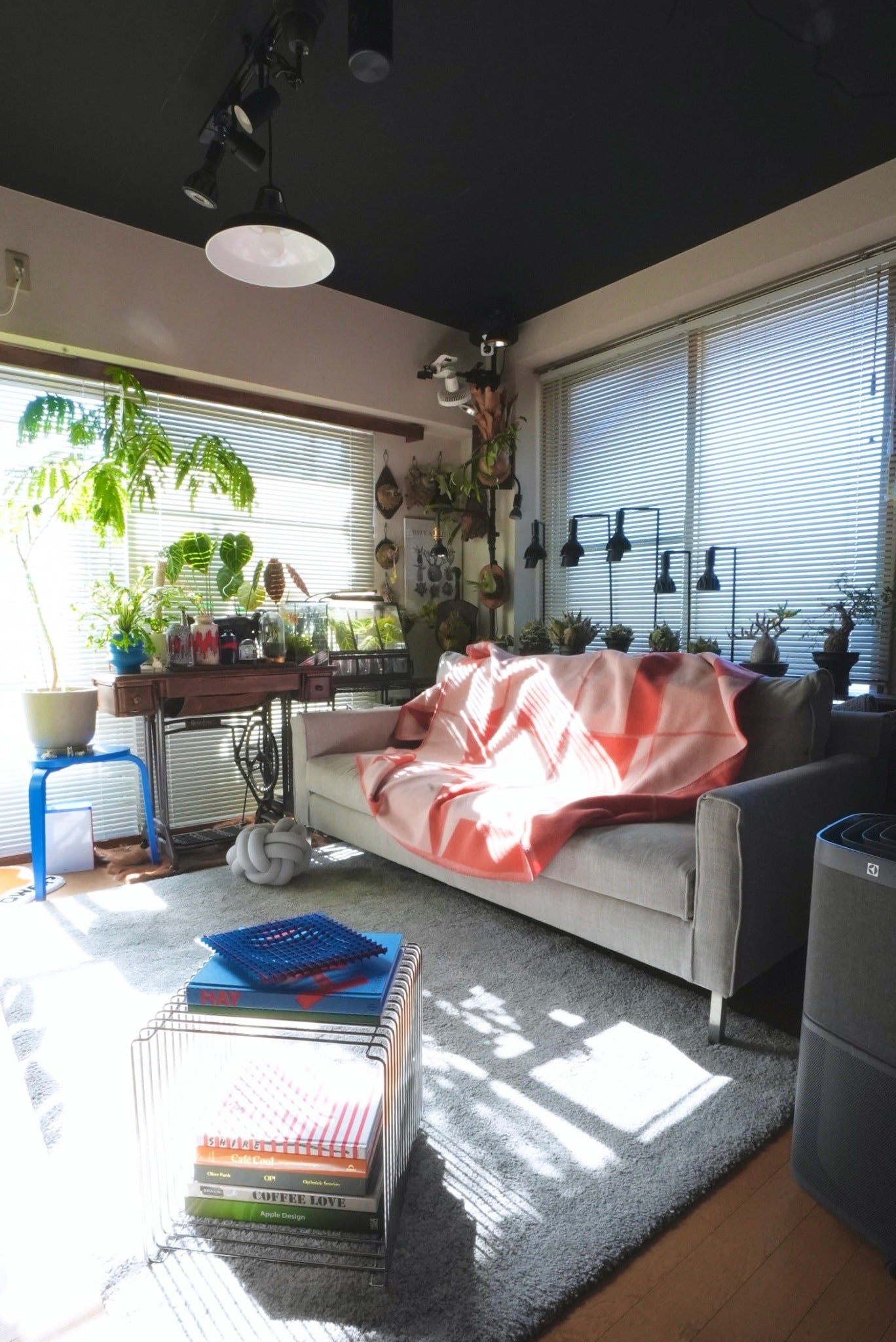 WOOL BLANKET:Pieces of home