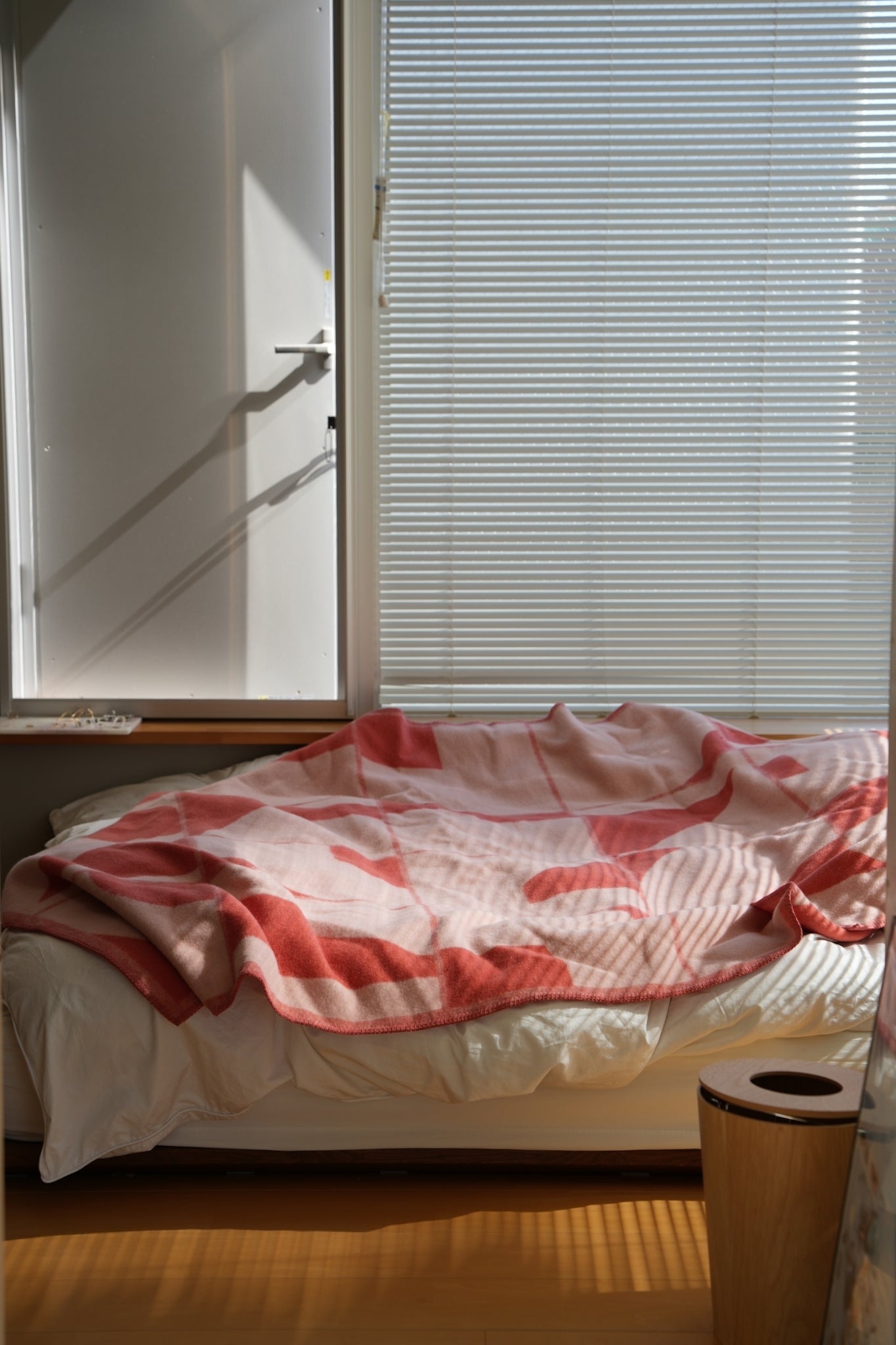 WOOL BLANKET:Pieces of home