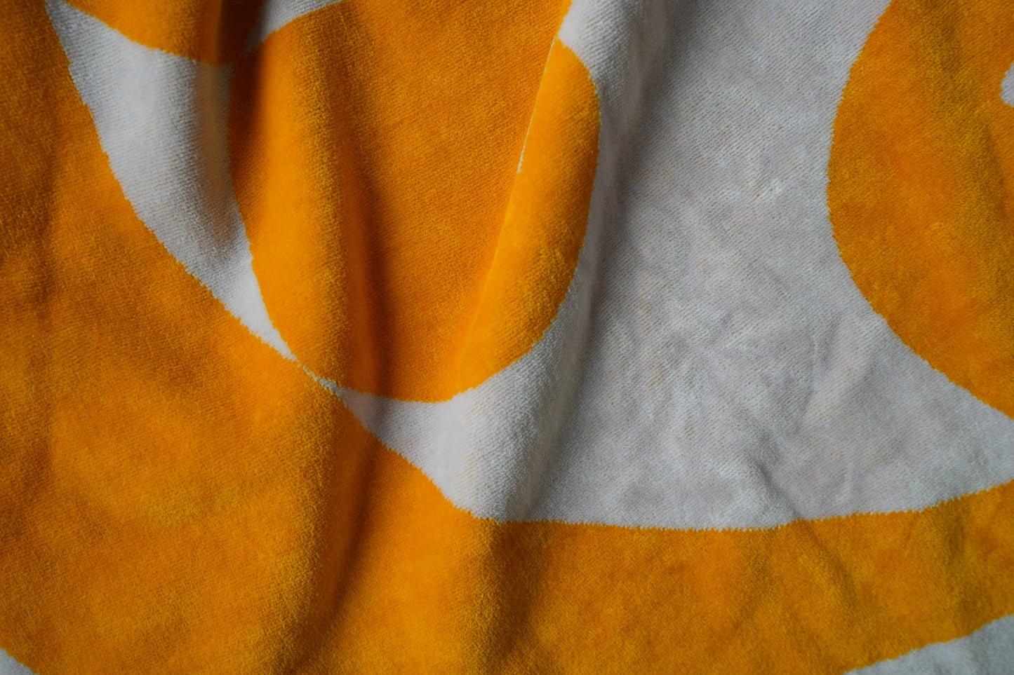 BED THROW BLANKET: Cocktail party