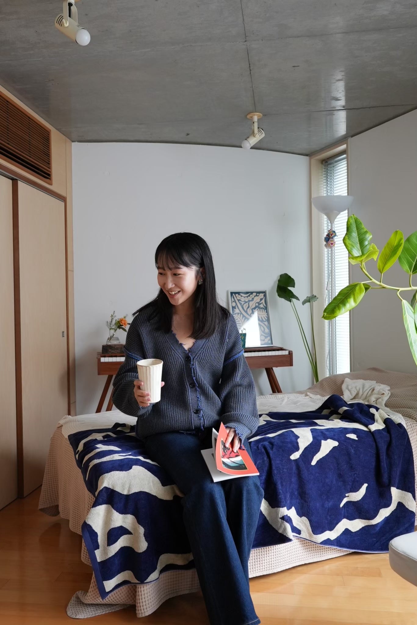 TOWEL BLANKET : Thunder in the dark / blue