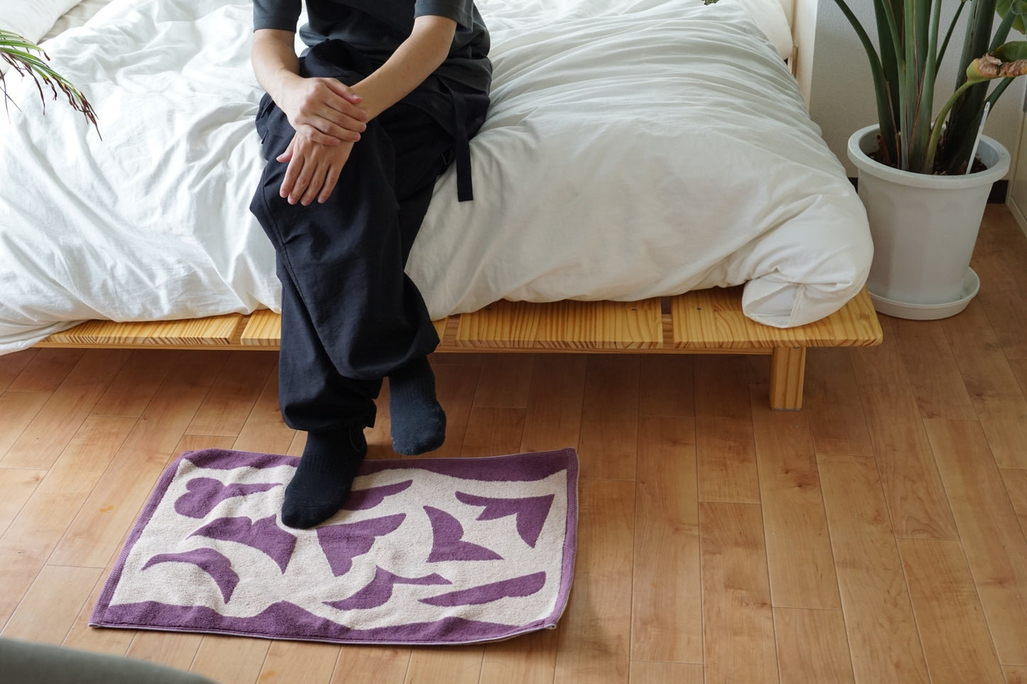 BATH MAT: Dancing flower