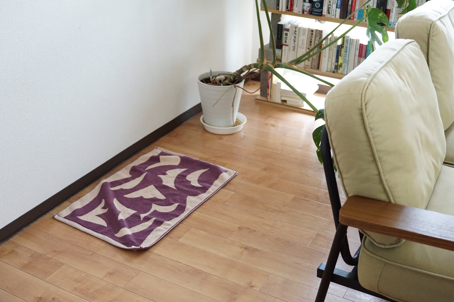 BATH MAT: Dancing flower