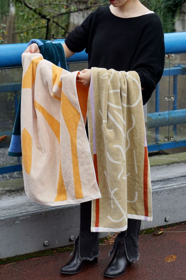 BATH TOWEL : Waltz of the flowers