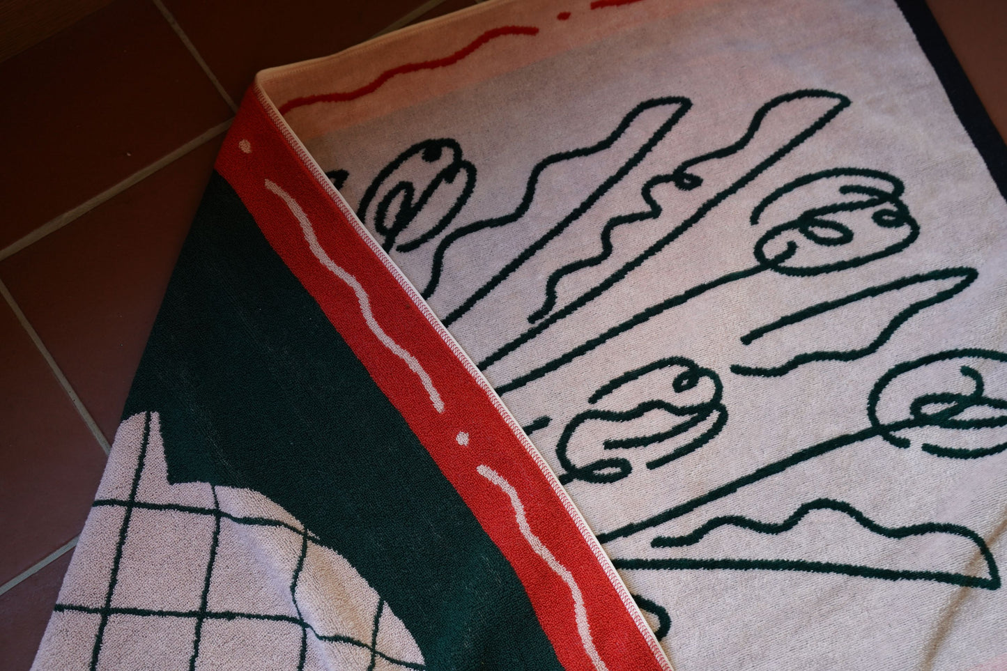 BATH TOWEL : Still life