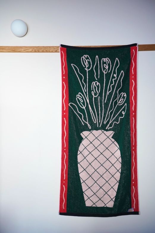 BATH TOWEL : Still life
