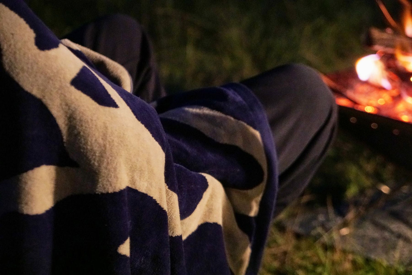 TOWEL BLANKET : Thunder in the dark / blue