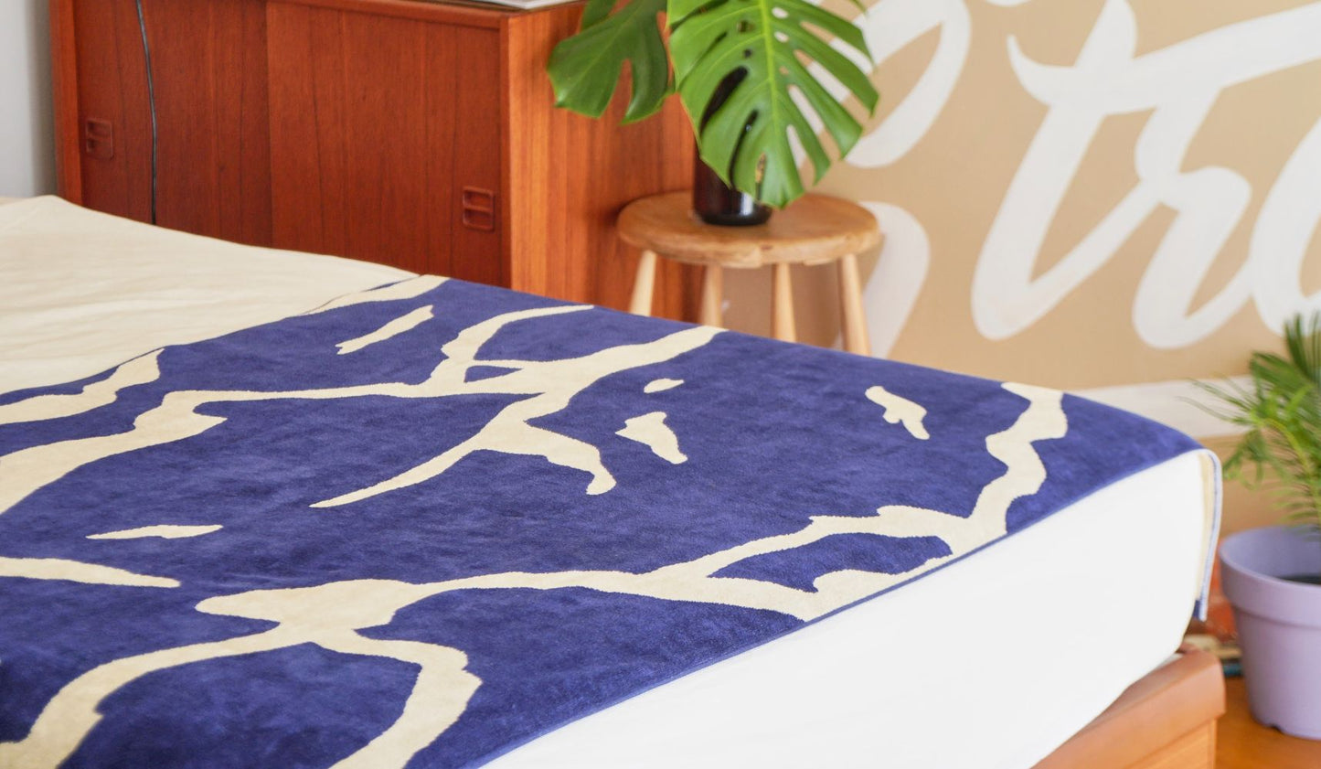 TOWEL BLANKET : Thunder in the dark / blue