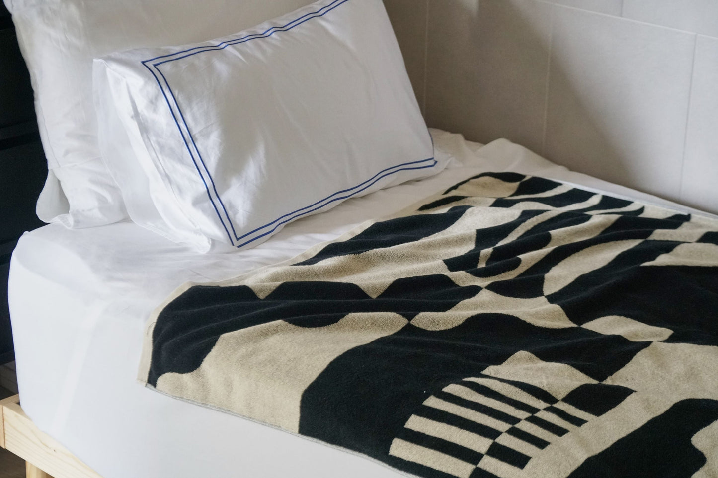 TOWEL BLANKET : Abstract Inlet by Asuka Watanabe
