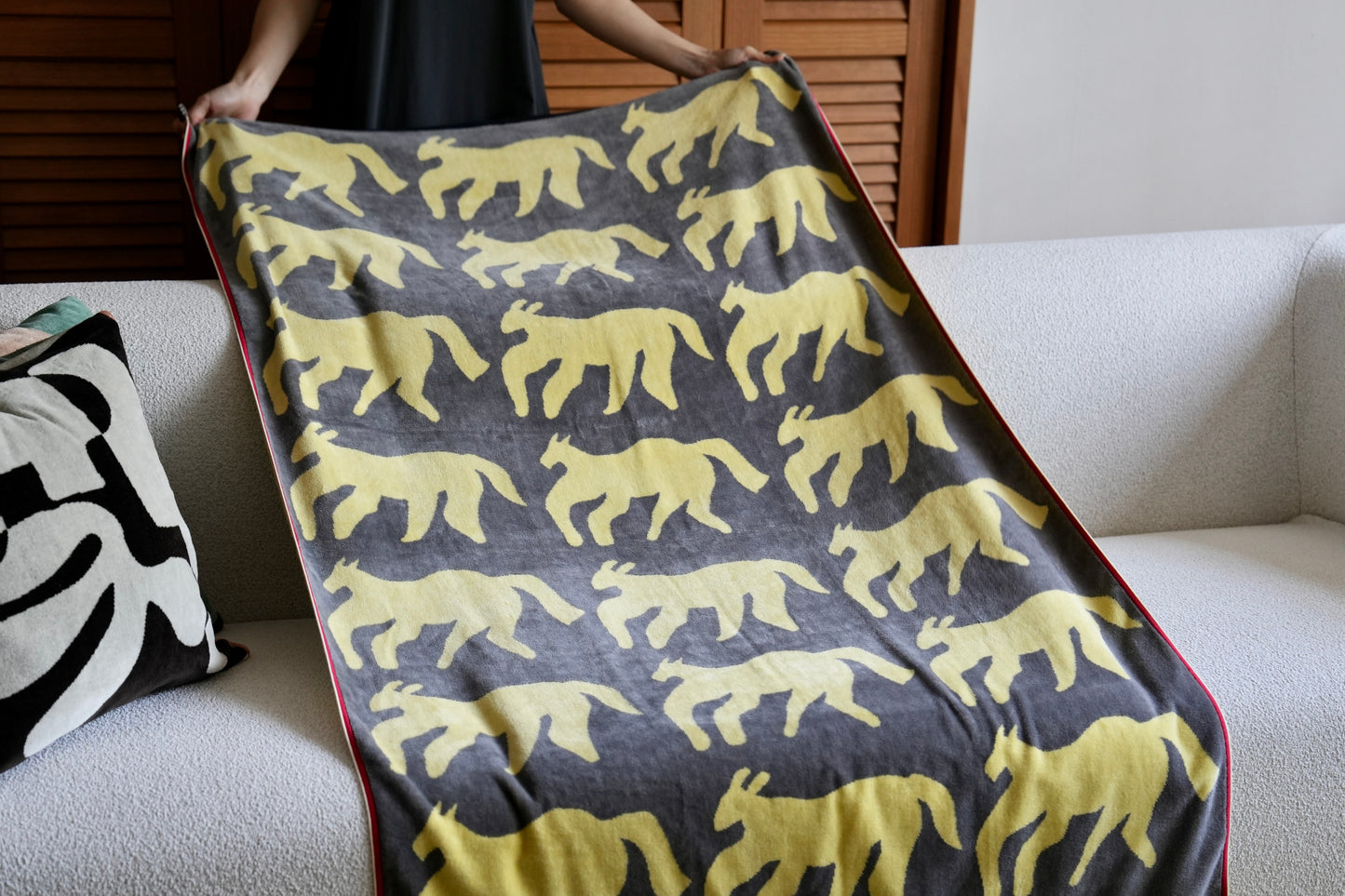 〈8月下旬ごろ販売開始〉TOWEL BLANKET：DOGORHORSE