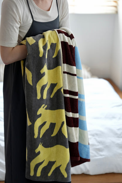 〈8月下旬ごろ販売開始〉TOWEL BLANKET：DOGORHORSE