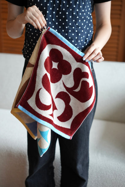 HAND TOWEL：Dancing flower