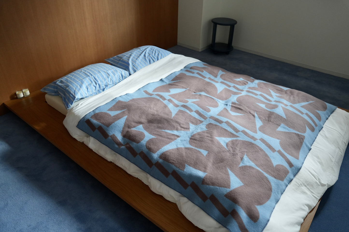 WOOL BLANKET：Giving