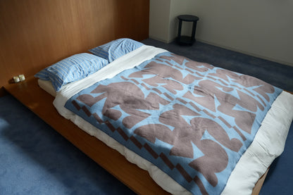WOOL BLANKET：Giving