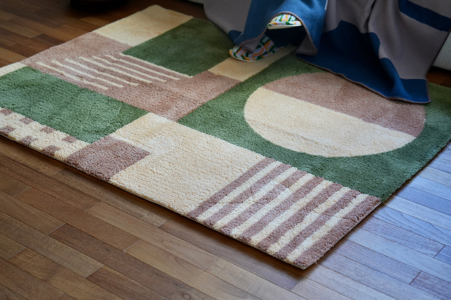 RUG【L】：Contrast