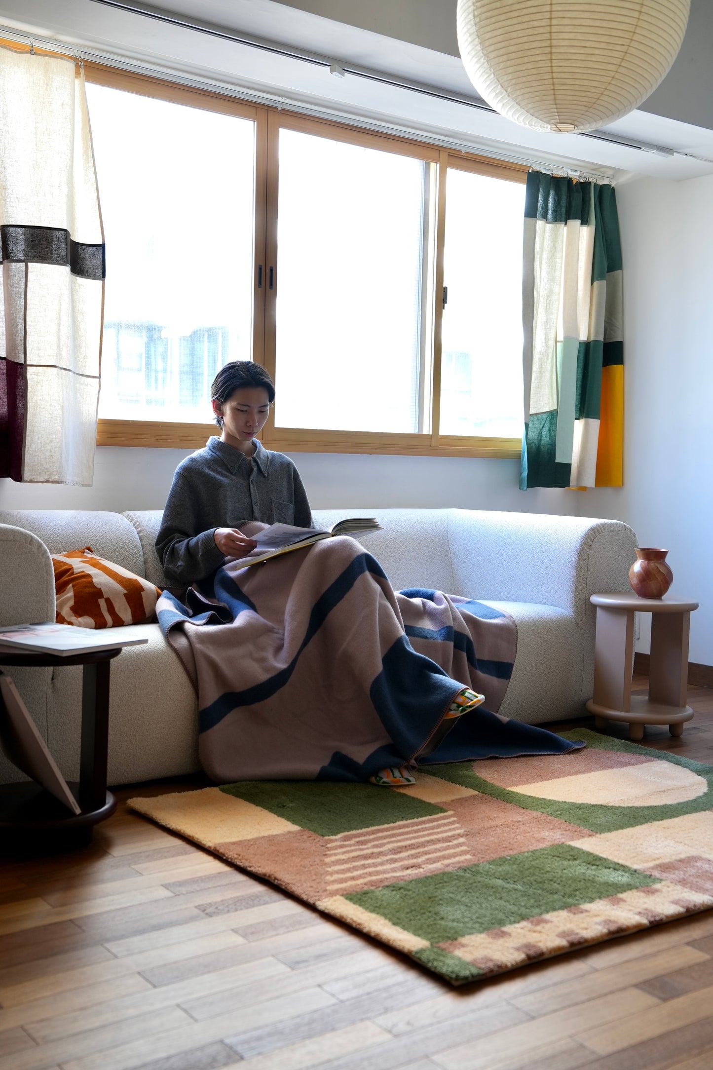 RUG【L】：Contrast