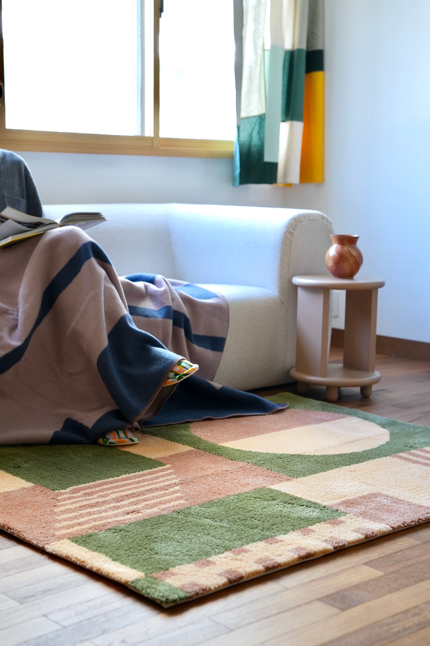 RUG【L】：Contrast