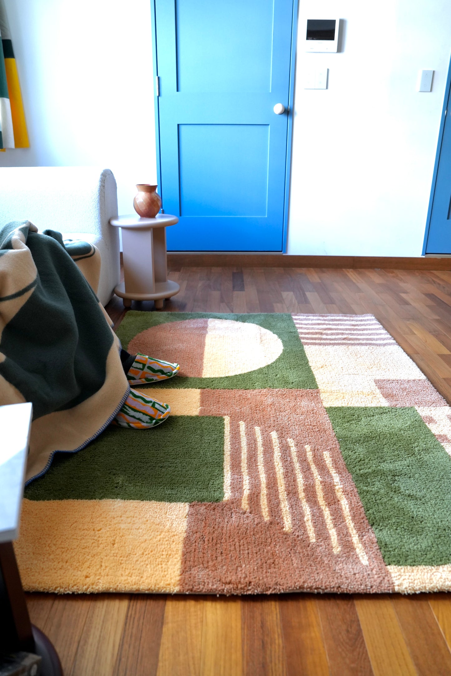 RUG【L】：Contrast
