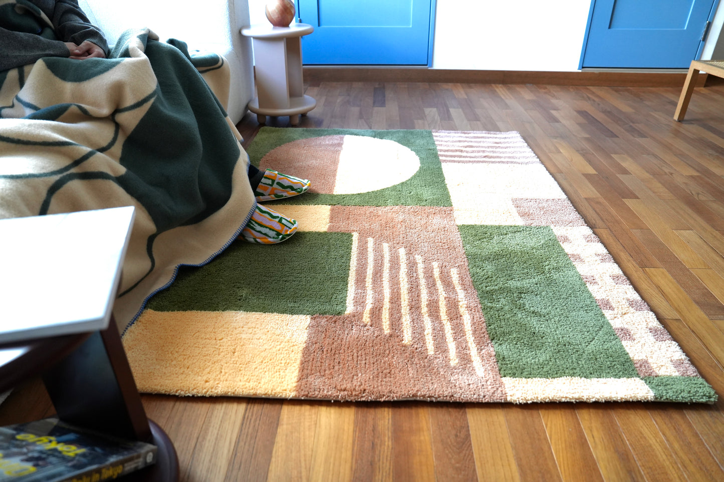 RUG【L】：Contrast