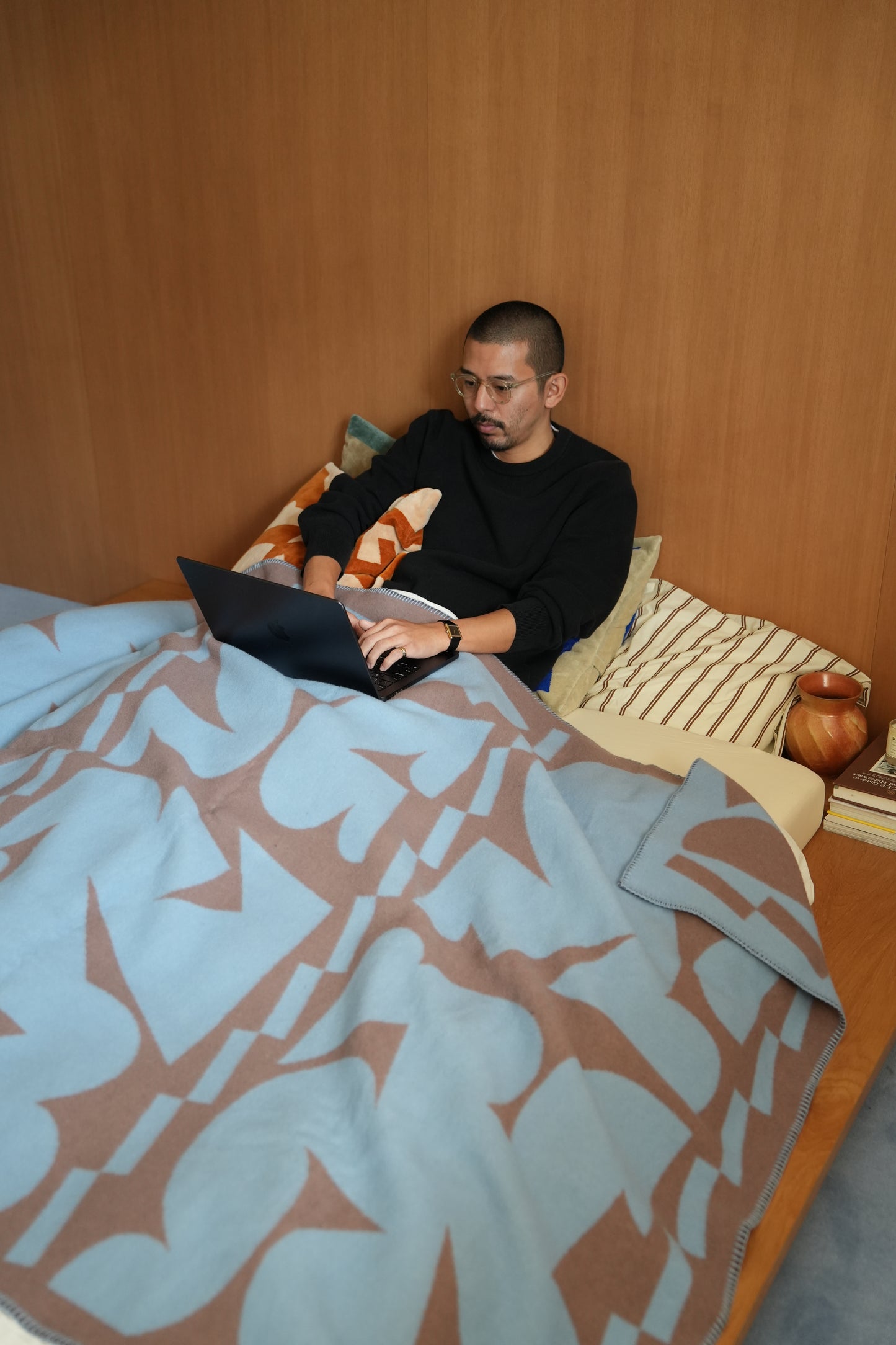 WOOL BLANKET：Giving