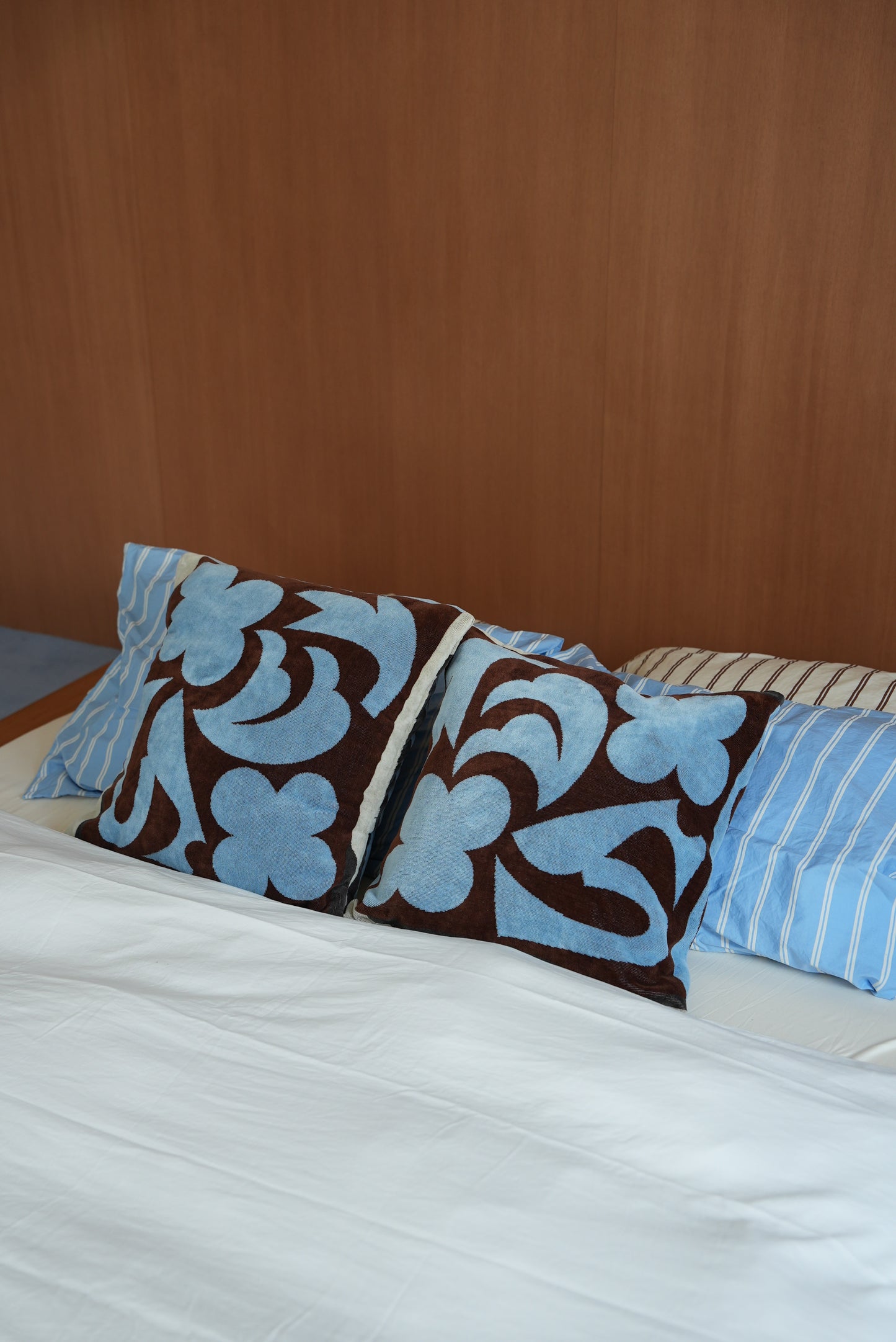 CUSHION COVER：Dancing pieces