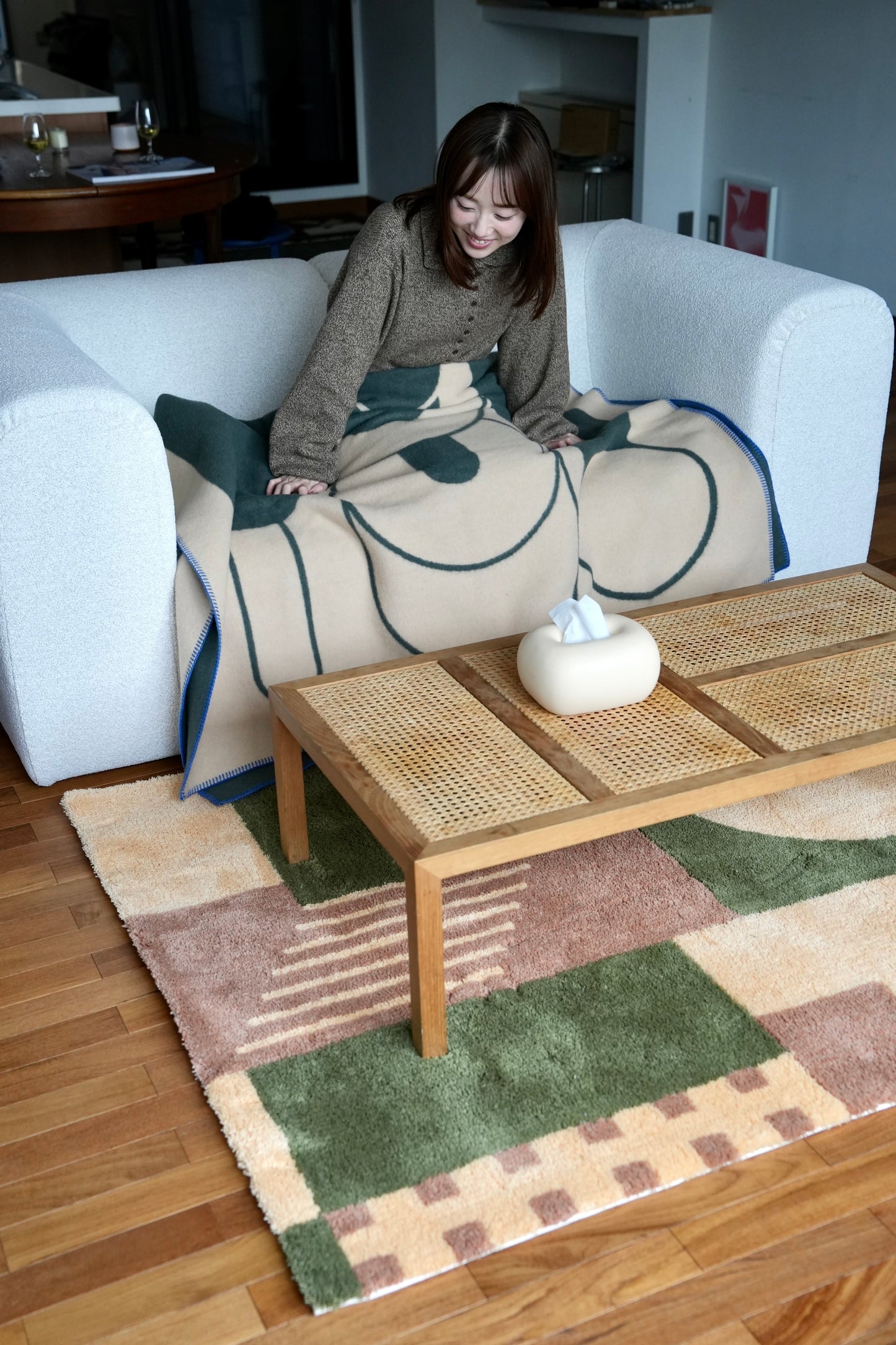 RUG【L】：Contrast