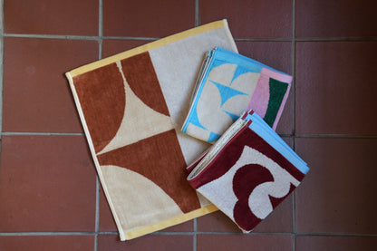 HAND TOWEL：Floating
