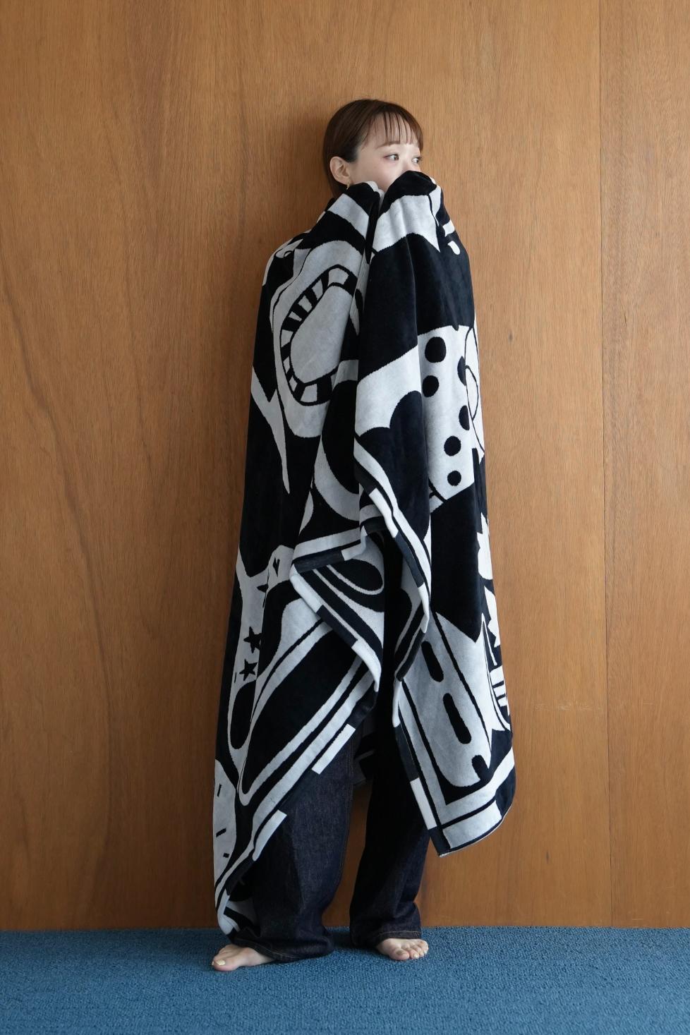 BED THROW BLANKET：This and that by Michael Towers