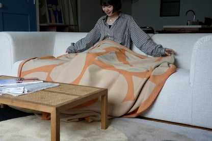 〈予約販売 / 限定タオルポーチ付〉ニットブランケット【M】：Giving