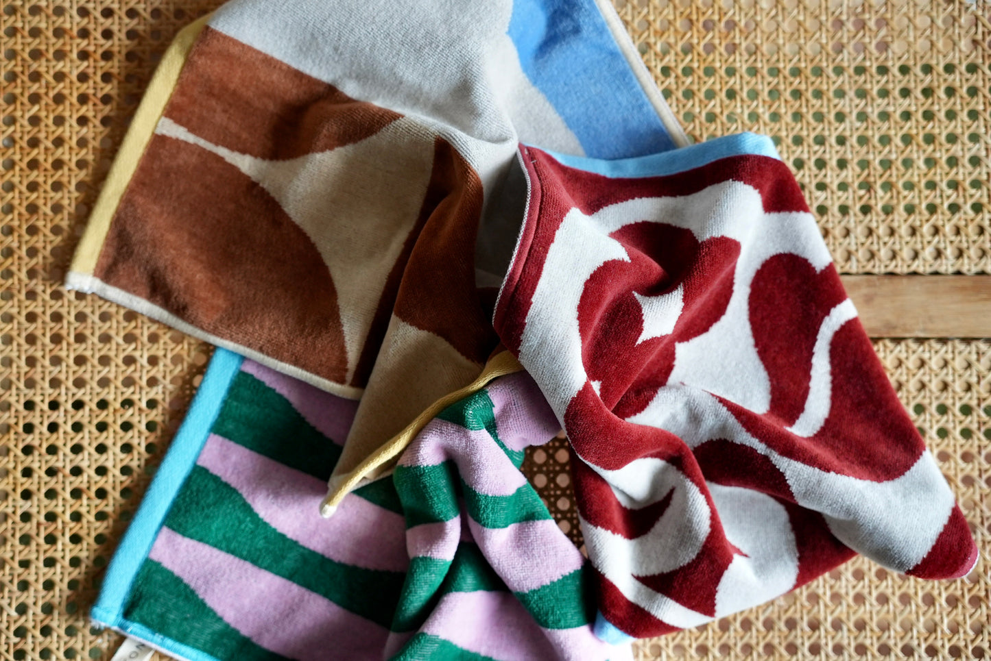 HAND TOWEL：Floating