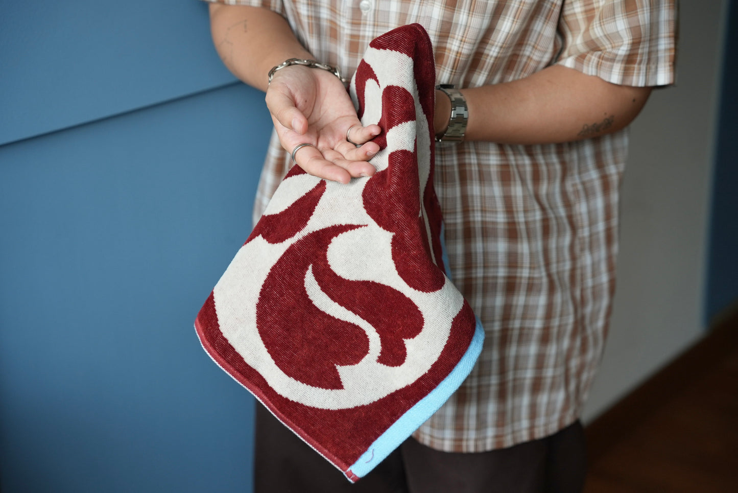 HAND TOWEL：Dancing flower
