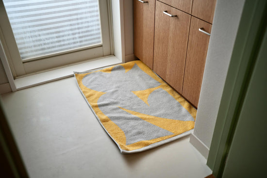 BATH MAT：Giving