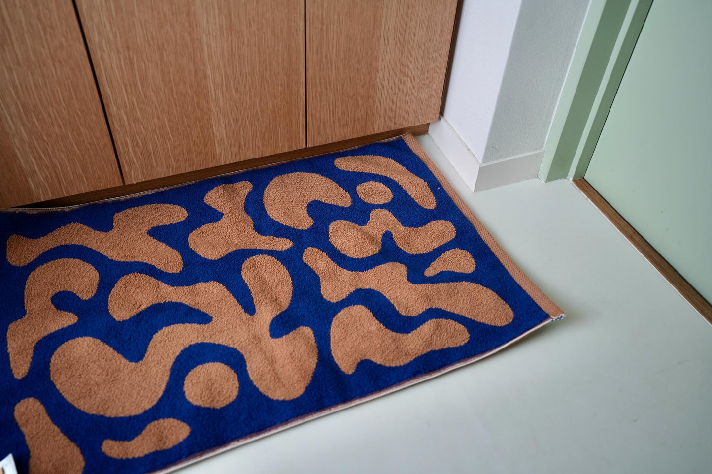 BATH MAT：Groovy